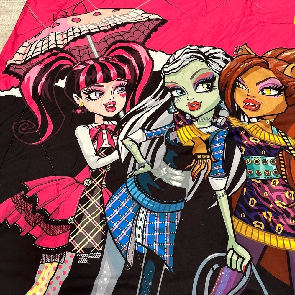 Monster High Comforter Twin Bedding Ghouls Rule 64" x 87” Blanket Reversible - Picture 2 of 10